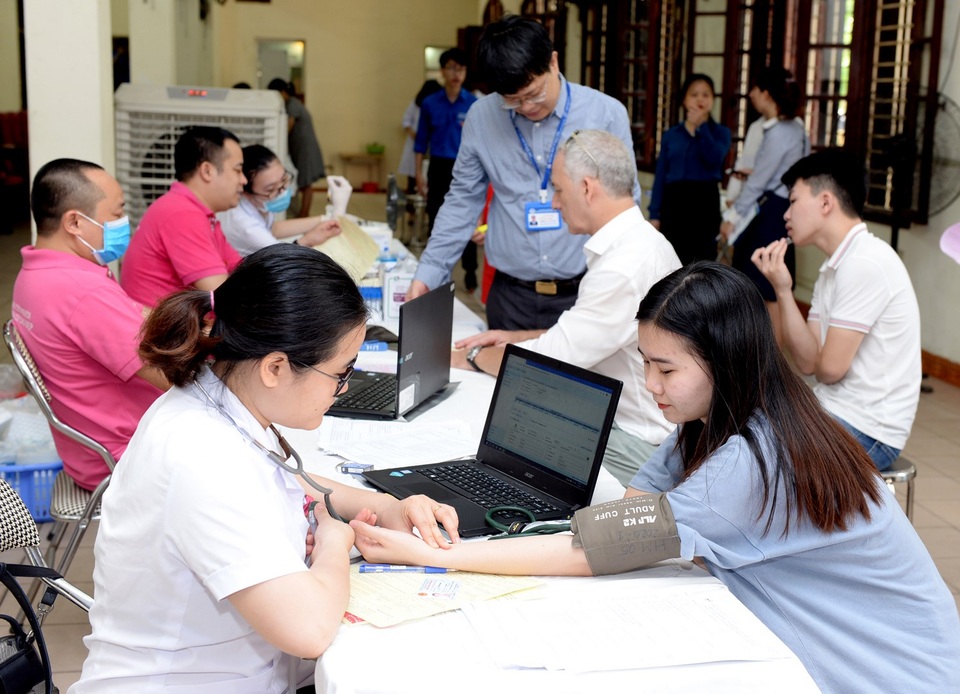 Trường ĐH Kinh tế quốc dân phát động tuần lễ Hiến máu nhân đạo - 3 Trường ĐH Kinh tế quốc dân phát động tuần lễ Hiến máu nhân đạo - 3