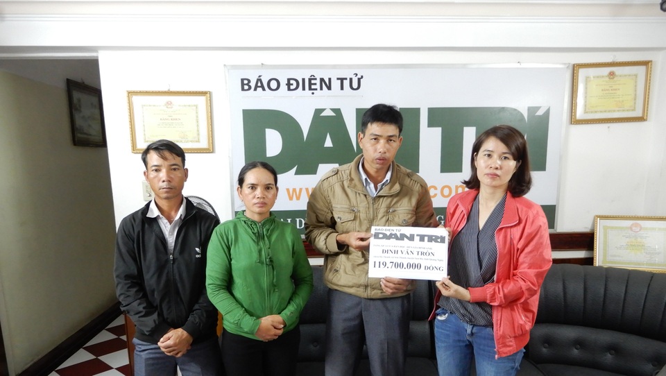 Cậu bé 8 tuổi đã qua đời, gia đình nhận thêm hơn 100 triệu đồng do bạn đọc giúp đỡ - 1 Cậu bé 8 tuổi đã qua đời, gia đình nhận thêm hơn 100 triệu đồng do bạn đọc giúp đỡ - 1