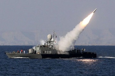 Iran trang bị tên lửa cho các tàu trên vịnh Péc-xích