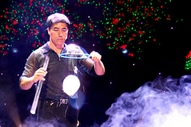 "Thiên tài bong bóng" Fan Yang sẽ mang không gian cổ tích đến sự kiện ra mắt điện thoại