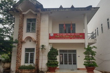 Giám đốc trung tâm trợ giúp pháp lý giả chữ ký để hưởng lợi 280 triệu đồng