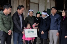 Gần 153 triệu đồng của bạn đọc giúp đỡ 2 cháu bé mất cha trong căn nhà nát