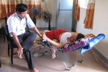 Nằm liệt giường sau khi ăn 30 bộ gan, mật cóc