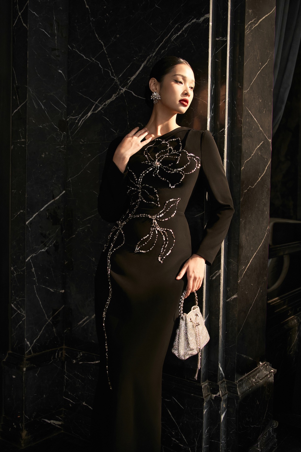 Xu hướng diện váy dạ hội lộng lẫy cho những ngày cuối năm - 7 Xu hướng diện váy dạ hội lộng lẫy cho những ngày cuối năm - 7