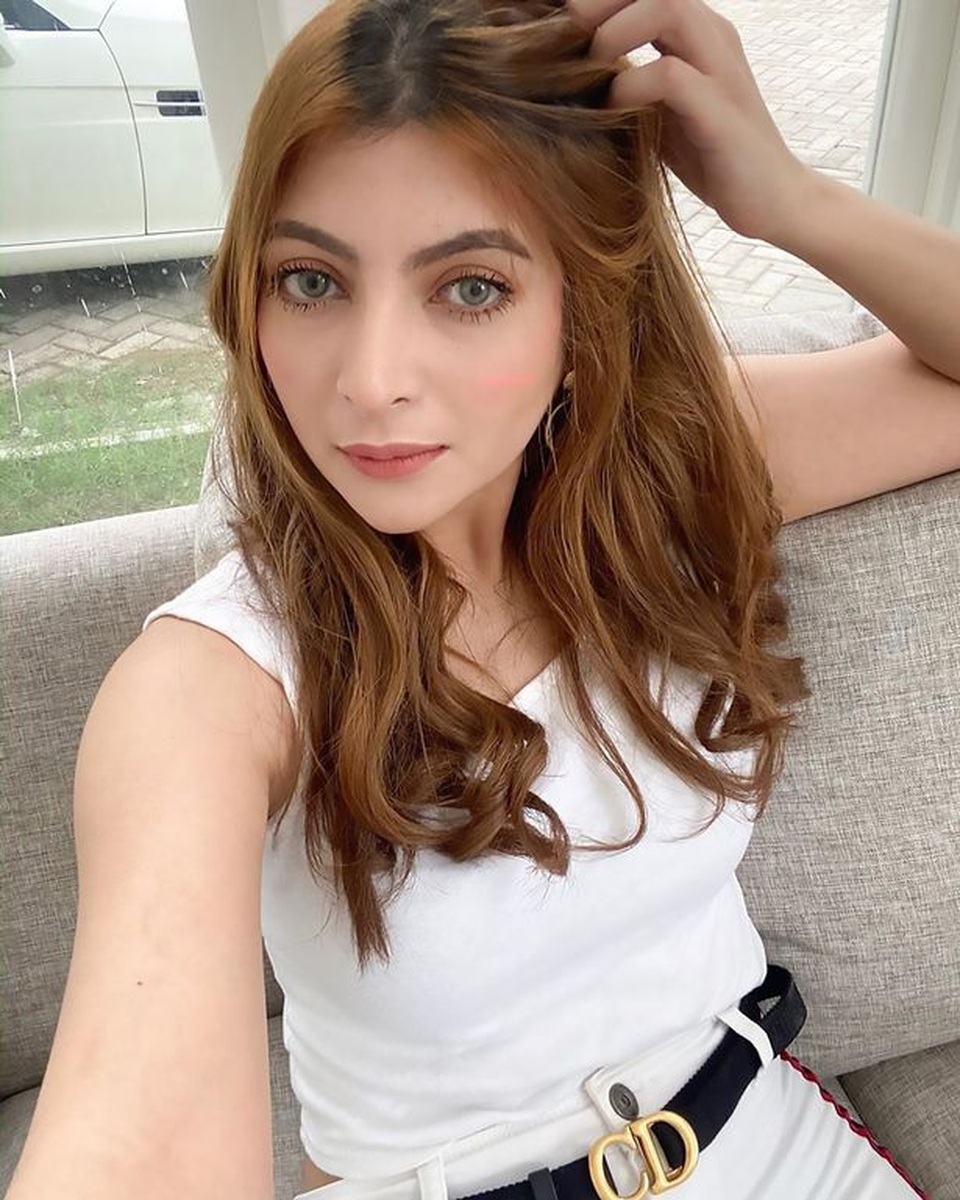 Sao Instagram bị chỉ trích vì rao bán trinh tiết ủng hộ chống dịch covid-19 - 1 Sao Instagram bị chỉ trích vì rao bán trinh tiết ủng hộ chống dịch covid-19 - 1