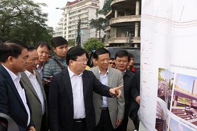 Phó Thủ tướng: Thay đê đất bằng đê bê tông có an toàn hay không?