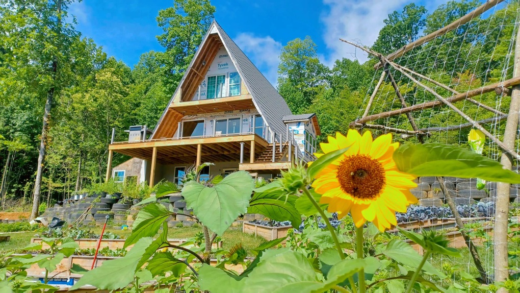 Khu vườn đặc biệt của người phụ nữ Việt lấy chồng thuộc bộ tộc kỳ lạ ở Mỹ - 2 Khu vườn đặc biệt của người phụ nữ Việt lấy chồng thuộc bộ tộc kỳ lạ ở Mỹ - 2