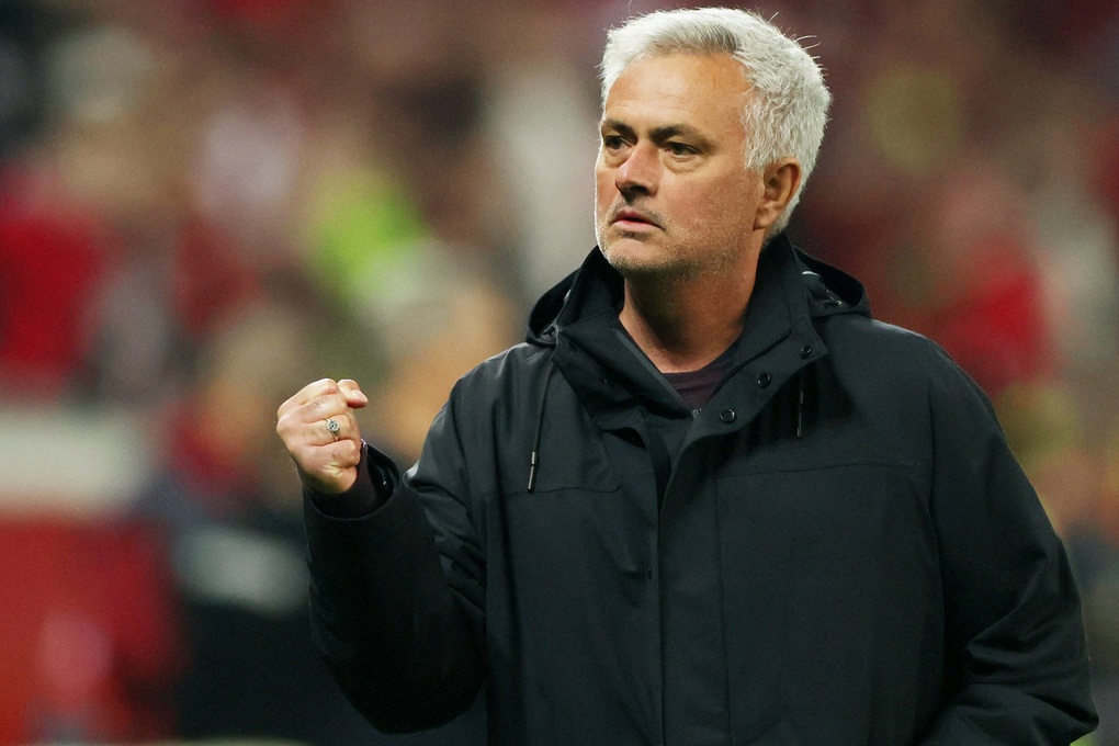 HLV Mourinho đàm phán, nhận lương siêu khủng ở Saudi Arabia - 2 HLV Mourinho đàm phán, nhận lương siêu khủng ở Saudi Arabia - 2