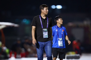 HLV Kim Sang Sik: "Tuyển Việt Nam cần thời gian để cải thiện"