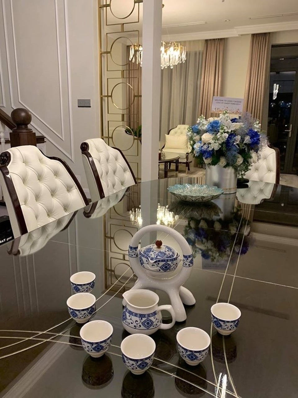 Khám phá căn biệt thự sang trọng, có hồ cá koi rộng lớn của Thanh Vân Hugo - 4 Khám phá căn biệt thự sang trọng, có hồ cá koi rộng lớn của Thanh Vân Hugo - 4