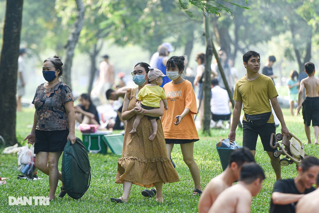 Người Hà Nội đổ ra ven đô cắm trại, tận hưởng kỳ nghỉ lễ - 8 Người Hà Nội đổ ra ven đô cắm trại, tận hưởng kỳ nghỉ lễ - 8