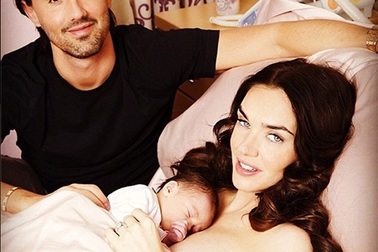 Cô bé 16 tháng tuổi trải nghiệm 11 chuyến du lịch vòng quanh thế giới