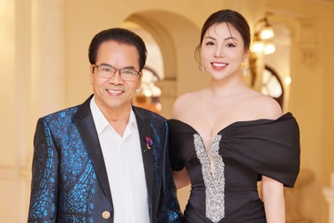 Á hậu Hương Kathy trẻ đẹp bên cạnh NSND Trần Nhượng, Nguyễn Hải