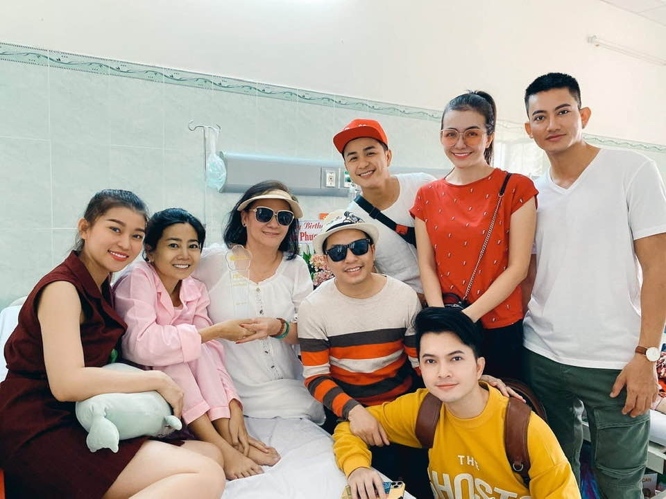 Con gái Mai Phương tự chọn bánh kem cho sinh nhật tưởng nhớ mẹ - 9 Con gái Mai Phương tự chọn bánh kem cho sinh nhật tưởng nhớ mẹ - 9