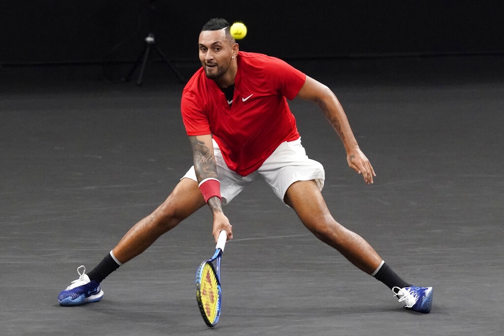 Kyrgios bất ngờ có động thái chế giễu Djokovic - 1 Kyrgios bất ngờ có động thái chế giễu Djokovic - 1