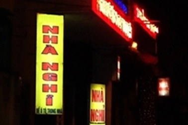 Lừa thiếu nữ vào nhà nghỉ, khống chế đòi quan hệ tình dục