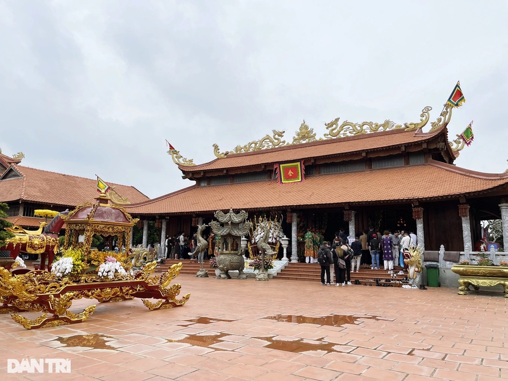 Đền thờ trăm tỷ của Hoài Linh giới hạn khách dịp giỗ Tổ, không khí ra sao? - 5 Đền thờ trăm tỷ của Hoài Linh giới hạn khách dịp giỗ Tổ, không khí ra sao? - 5