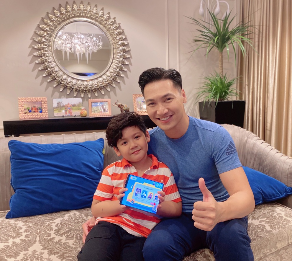 Bé Bon 4 tuổi đã tự tin nói tiếng Anh: Đây là bí kíp của Shark Long! - 4 Bé Bon 4 tuổi đã tự tin nói tiếng Anh: Đây là bí kíp của Shark Long! - 4