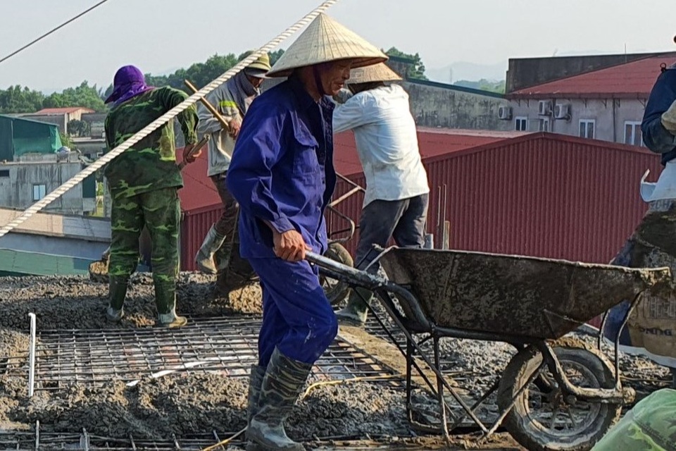 Hà Tĩnh: Vì sao chỉ có 344/5.669 lao động được đóng BHXH? - 2 Hà Tĩnh: Vì sao chỉ có 344/5.669 lao động được đóng BHXH? - 2