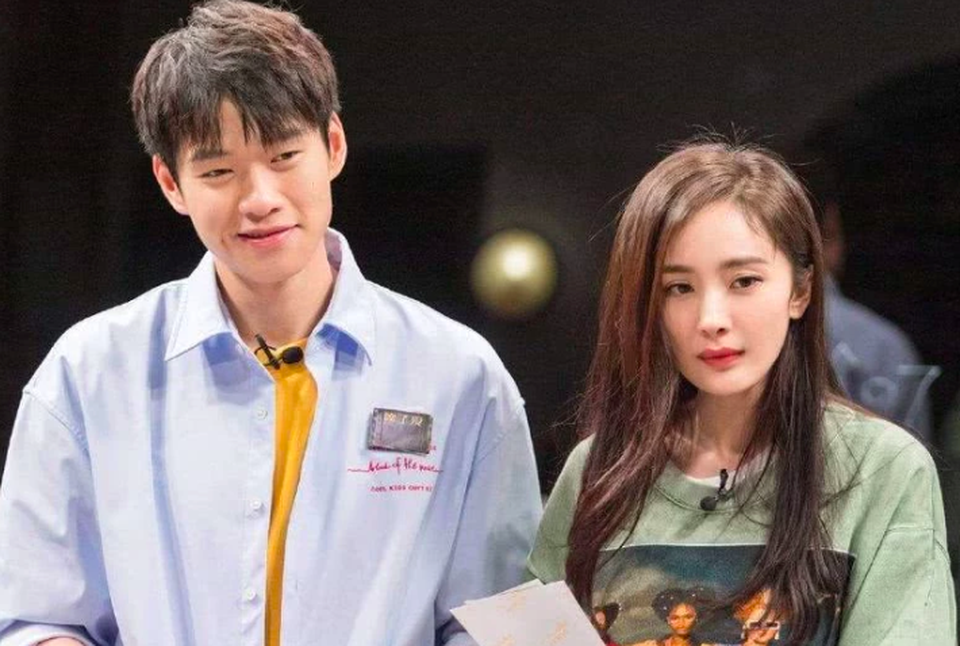 Đồng nghiệp vô tình tiết lộ Dương Mịch và “đàn em” Nguỵ Đại Huân đang hò hẹn - 4 Đồng nghiệp vô tình tiết lộ Dương Mịch và “đàn em” Nguỵ Đại Huân đang hò hẹn - 4