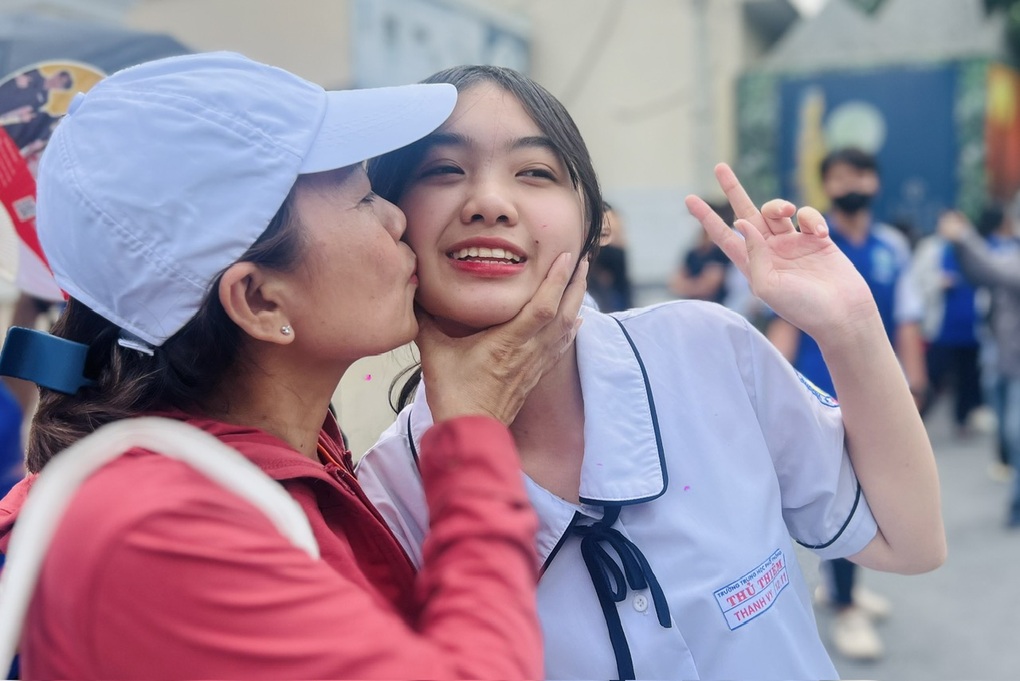 Rụng tim với cậu bé đưa chị đi thi: “Ở nhà như chó với mèo” - 6 Rụng tim với cậu bé đưa chị đi thi: “Ở nhà như chó với mèo” - 6