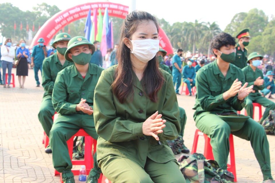 Nữ tân binh nhập ngũ: Nghĩa vụ bảo vệ Tổ quốc không riêng của nam giới - 2 Nữ tân binh nhập ngũ: Nghĩa vụ bảo vệ Tổ quốc không riêng của nam giới - 2