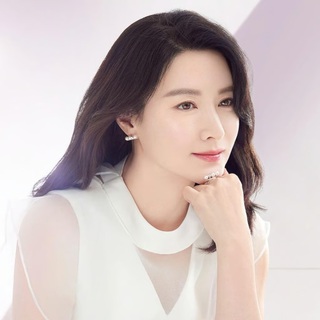 "Quốc bảo nhan sắc" Hàn Quốc Lee Young Ae tự tin khoe nếp nhăn ở tuổi 54 - 6
