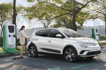 Ô tô điện bùng nổ năm 2024: Xe mới "ồ ạt" ra mắt, VinFast lên số 1