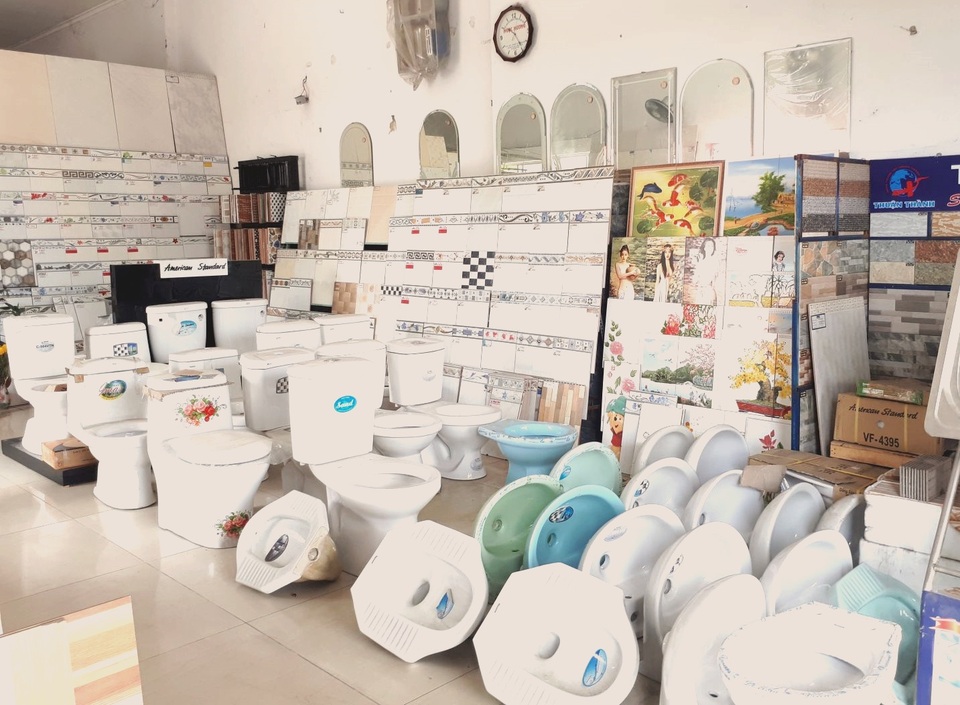 Gạch men, thiết bị vệ sinh, điện nước sốt hàng cuối năm - 1 Gạch men, thiết bị vệ sinh, điện nước sốt hàng cuối năm - 1