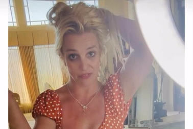 Ánh mắt thất thần, hành động lạ của Britney Spears khiến fan lo lắng