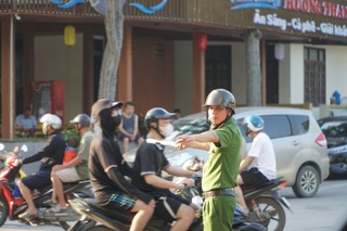 Biển Sầm Sơn ken đặc người trong ngày đầu nghỉ lễ 30/4 và 1/5 - 10