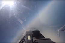 Cận cảnh Su-27 Nga chặn “pháo đài bay” B-52 Mỹ