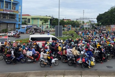 Hàng ngàn người về quê tự phát, Cà Mau hỏa tốc dừng giãn cách tình hình mới