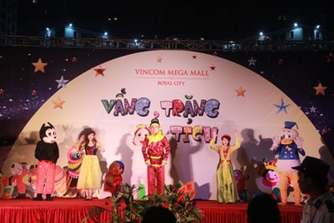 Đón trung thu đầu tiên tại Vincom Mega Royal City