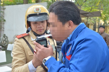 Hà Nội: 30 ngày xử phạt gần 700 tài xế “ma men”