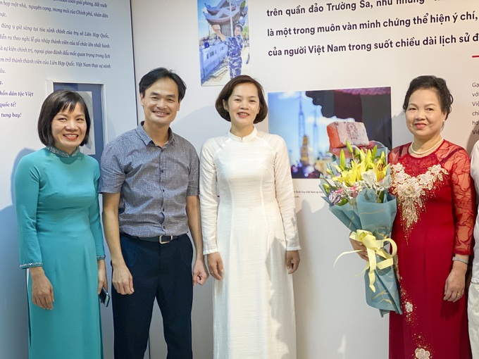 Ảnh của phóng viên Báo LĐ&XH trưng bày Triển lãm “Quốc kỳ, Quốc ca, Quốc huy: Biểu tượng tự hào dân tộc Việt Nam”. - Ảnh 5. Ảnh của phóng viên Báo LĐ&XH trưng bày Triển lãm “Quốc kỳ, Quốc ca, Quốc huy: Biểu tượng tự hào dân tộc Việt Nam”. - Ảnh 5.