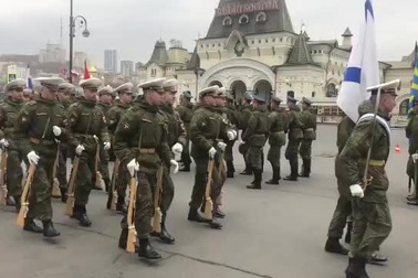 Binh sĩ Nga tổng duyệt nghi thức tiếp đón ông Kim Jong-un