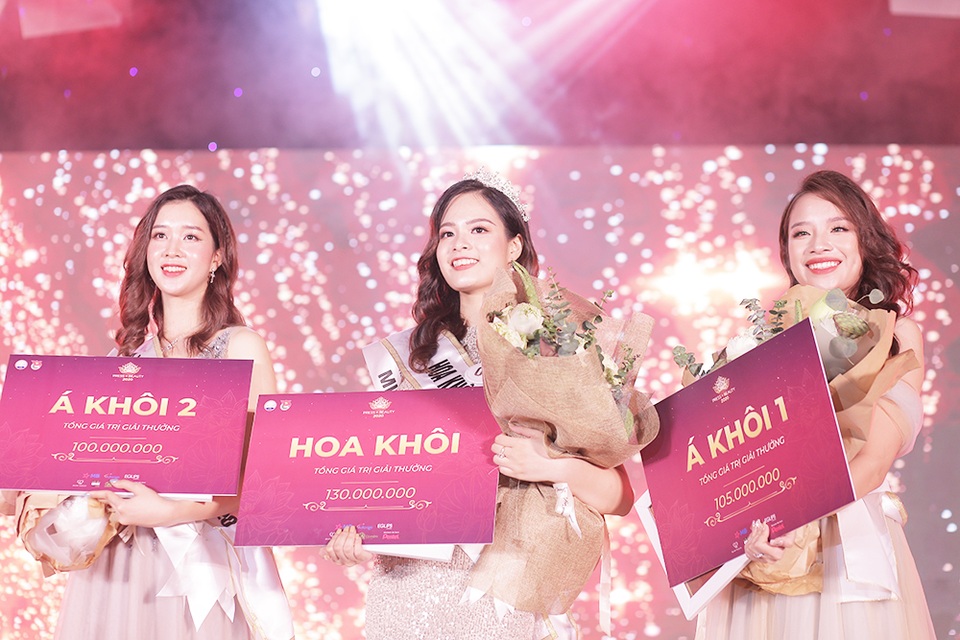 Nữ sinh năm thứ nhất đăng quang Hoa khôi Báo chí 2020 - 12 Nữ sinh năm thứ nhất đăng quang Hoa khôi Báo chí 2020 - 12