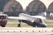 Máy bay chiến đấu F-35 của Mỹ gẫy càng, cắm mũi xuống đường băng