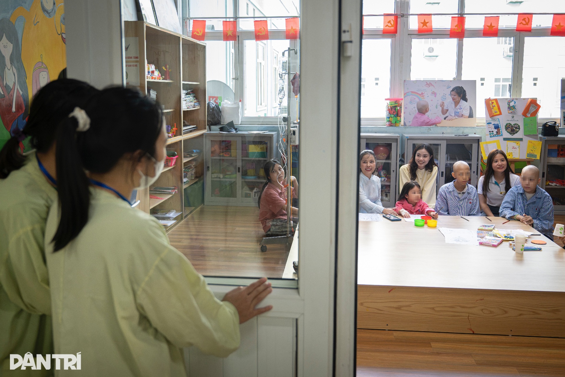 Lớp học đặc biệt gieo niềm tin sống cho bệnh nhi ung thư - 13 Lớp học đặc biệt gieo niềm tin sống cho bệnh nhi ung thư - 13