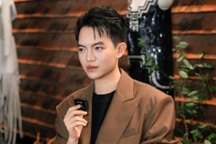 Phan Đăng Hoàng đưa tranh sơn mài Nguyễn Gia Trí đến sàn thời trang Milan