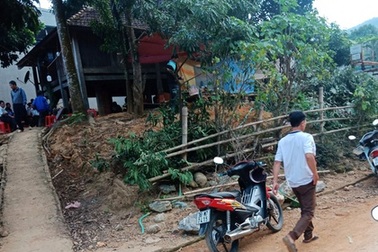 Chồng đưa vợ đã tử vong với vết đạn xuyên vai từ rẫy về