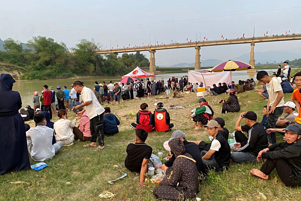 Tìm thấy cô gái bỏ lại ô tô trên cầu rồi nhảy sông tự vẫn - 1