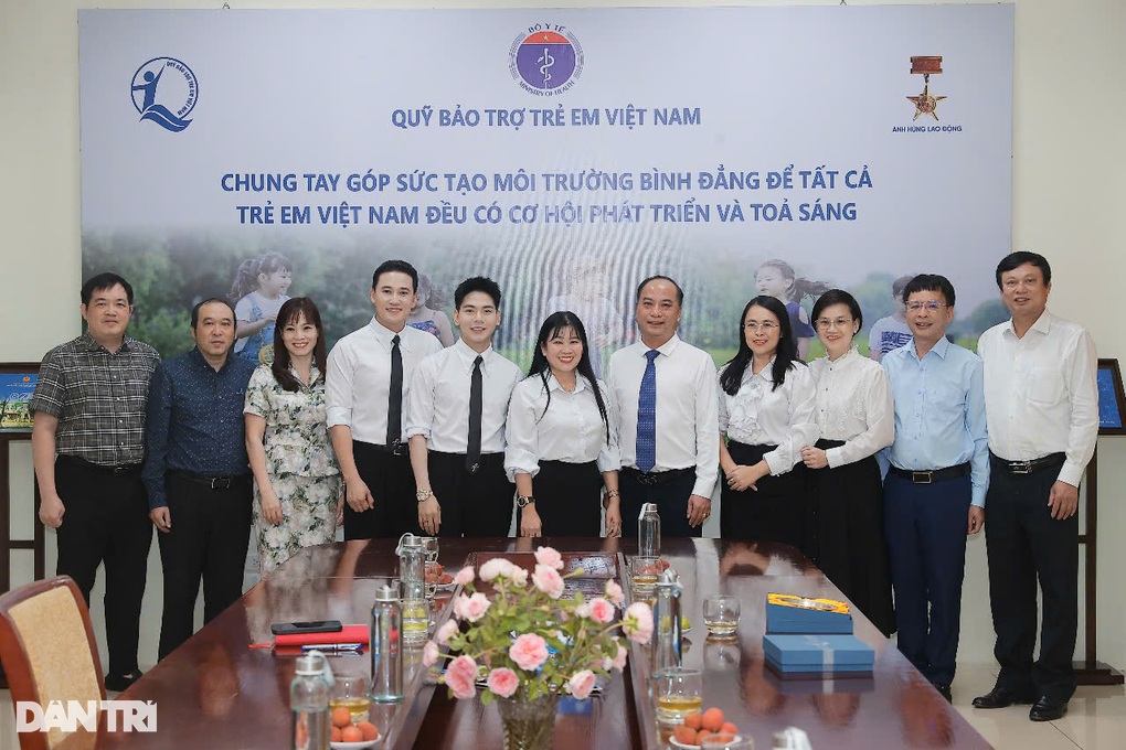 Tiếp nhận 1 tỷ đồng hỗ trợ trẻ em khó khăn phẫu thuật tim và chăm sóc y tế - 3