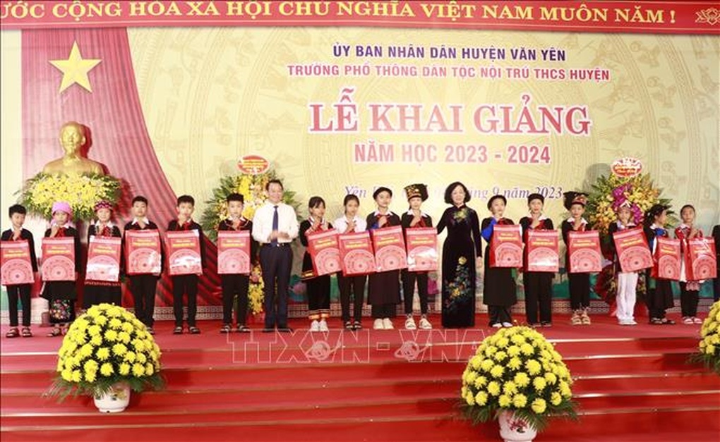 Thường trực Ban Bí thư dự khai giảng năm học mới và làm việc tại tỉnh Yên Bái - 3 Thường trực Ban Bí thư dự khai giảng năm học mới và làm việc tại tỉnh Yên Bái - 3