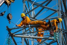 Giá điện tăng 4,8%, EVN có thoát lỗ?