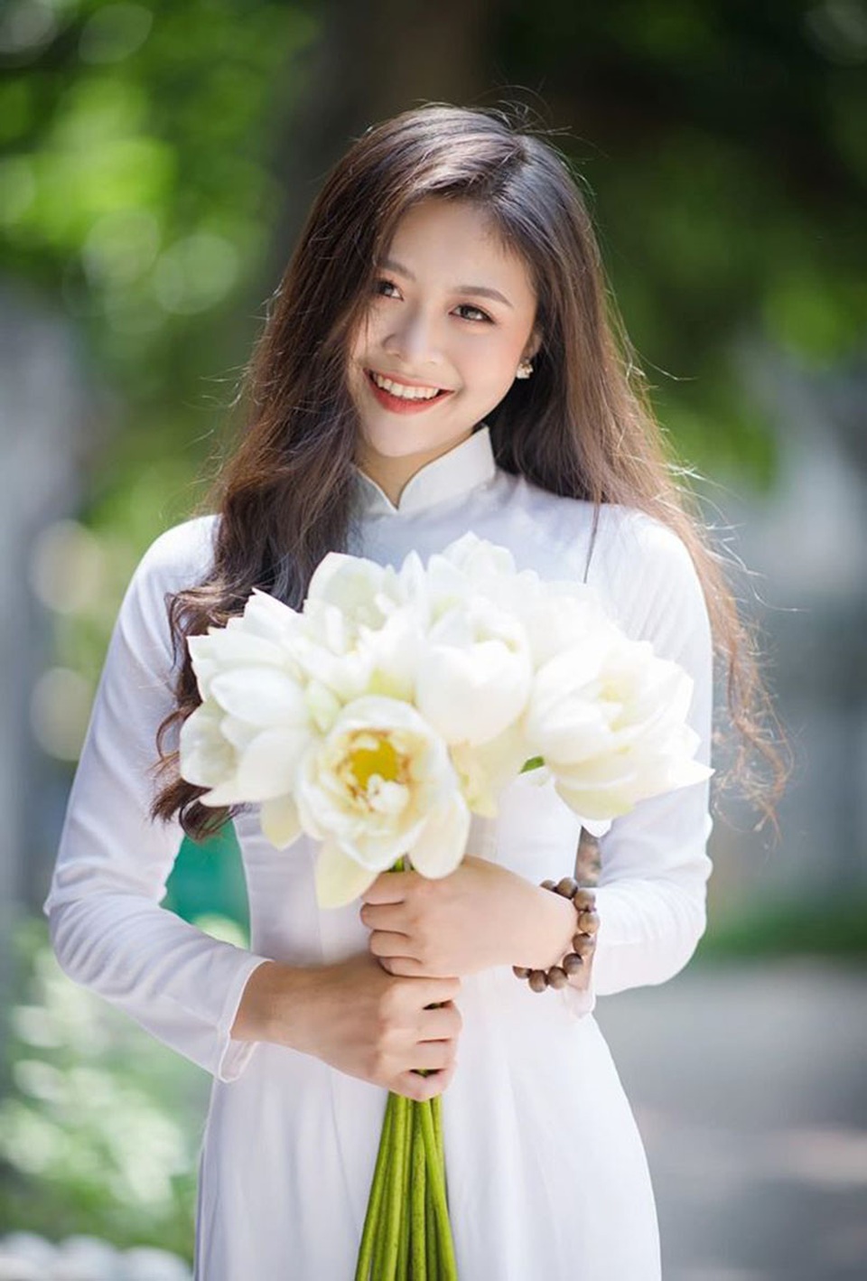 Hot girl Ngoại thương chuẩn “con nhà người ta”: Xinh đẹp, lại học giỏi - 1 Hot girl Ngoại thương chuẩn “con nhà người ta”: Xinh đẹp, lại học giỏi - 1