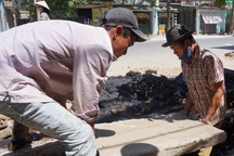 Những người lao động mưu sinh dưới “chảo lửa” miền Trung