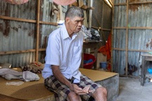 Xót xa cuộc sống của người đàn ông từng "đào đất ngang máy cuốc" ở miền Tây