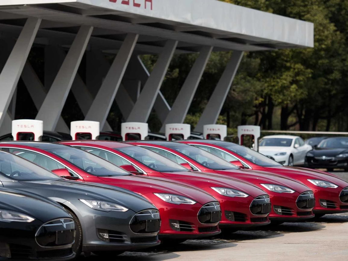 Bí ẩn hacker người Đức có thể kiểm soát 25 chiếc xe Tesla từ nhiều quốc gia - 1 Bí ẩn hacker người Đức có thể kiểm soát 25 chiếc xe Tesla từ nhiều quốc gia - 1